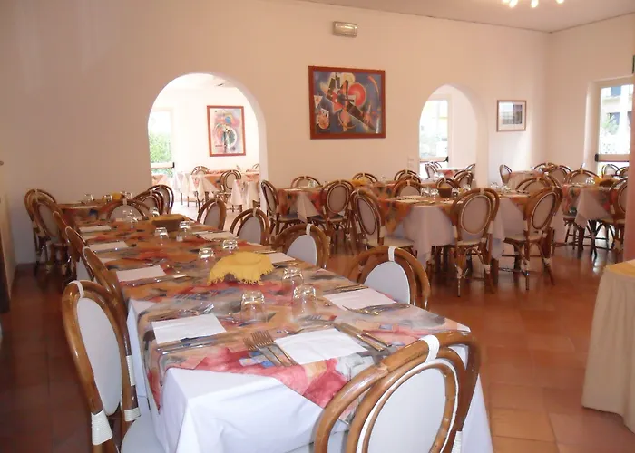 Azzurra 3* マリーナ・ディ・ピエトラサンタ