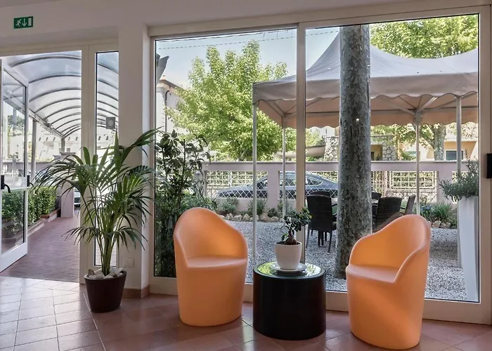 Azzurra マリーナ・ディ・ピエトラサンタ