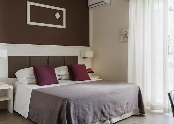 Azzurra 마리아나디피에트라산타